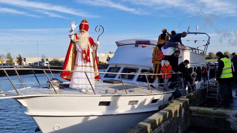 Blijde intrede per boot van de Sint en zijn Pieten!